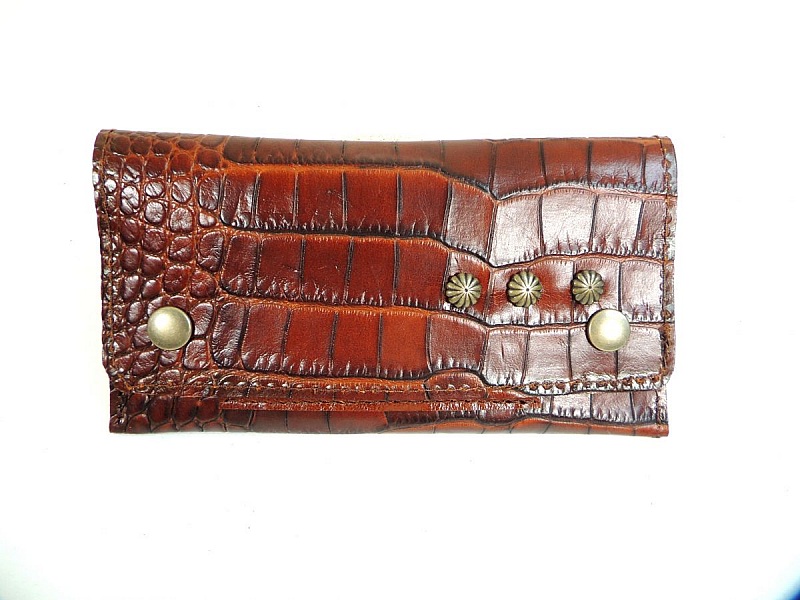 Broma sobre tabaco con estampado de cocodrilo