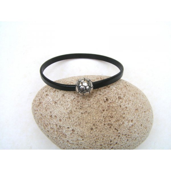 Pulsera de cuero de vaca negro con cierre magn&eacute;tico de f&uacute;tbol.