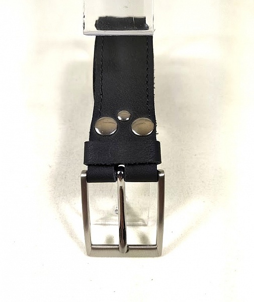 Ceinture pour Elle, en cuir noir et boucle nickel&eacute;e.