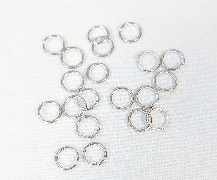 Lot de 130 anneaux de jonction m&eacute;tal coloris argent diam&egrave;tre 5mm