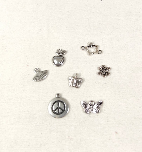 Lot de 13 breloques m&eacute;tal pour cr&eacute;er des bijoux fantaisie