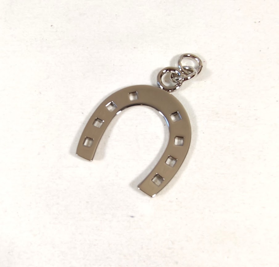 Lot de 3 grands pendentifs forme fer &agrave; cheval