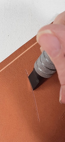 Outils pour le travail du cuir: couteau &agrave; ouvrir 