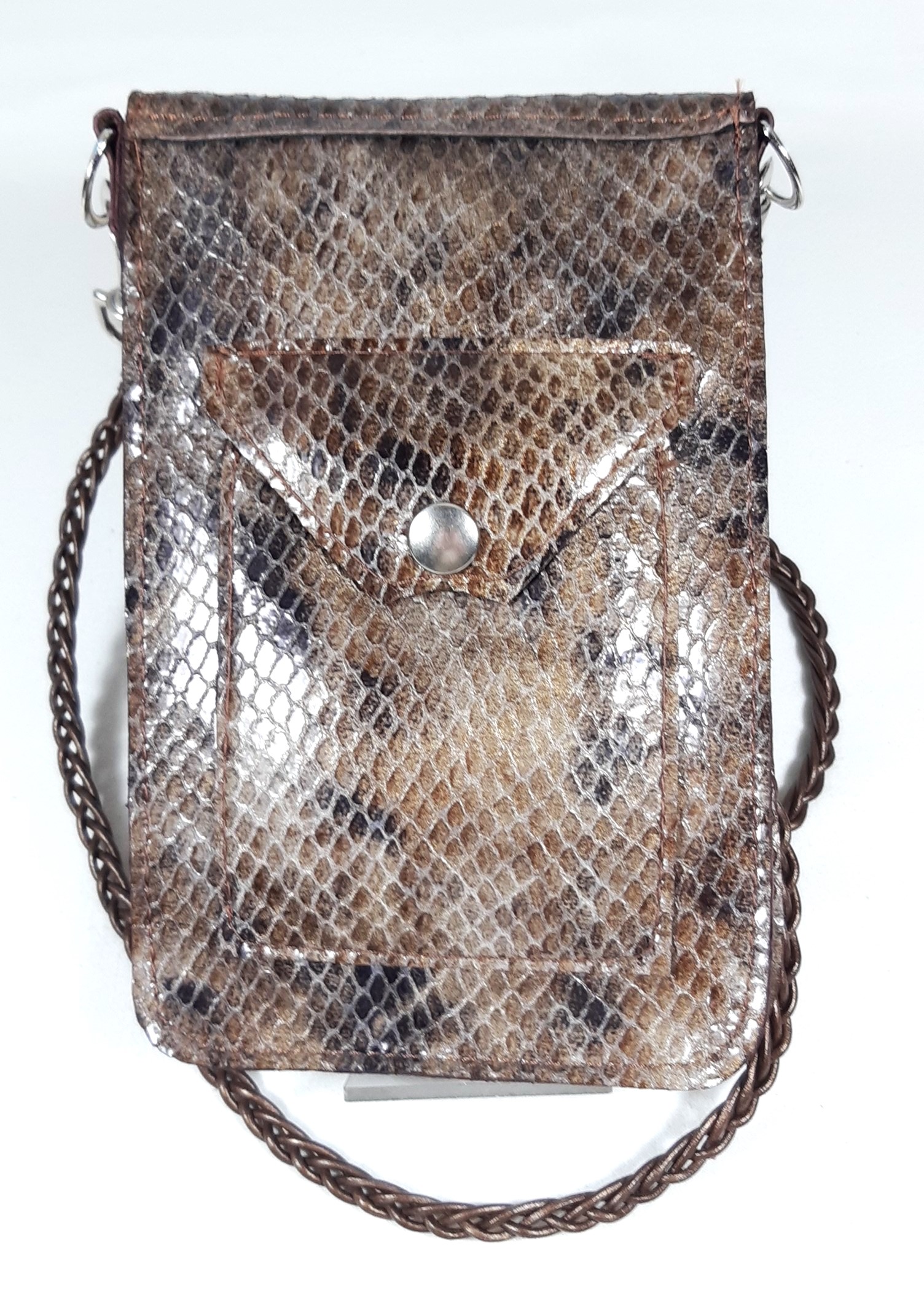 Pochette pour smarthone en cuir, longue bandoulière pour un porté travers.