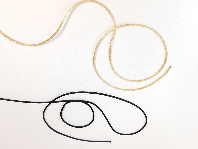 Cola de rata de 2 mm de di&aacute;metro de material sint&eacute;tico.