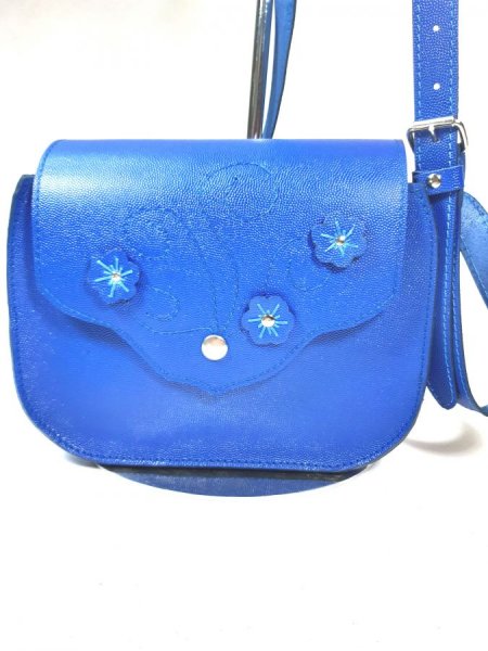 Sac bandouli&egrave;re cuir de vachette coloris bleu &eacute;lectrique.