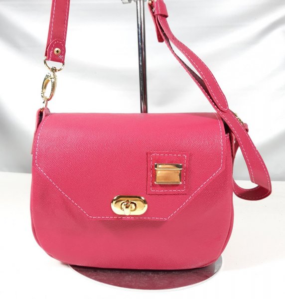 Sac bandouli&egrave;re cuir grain&eacute; rose fuchsia