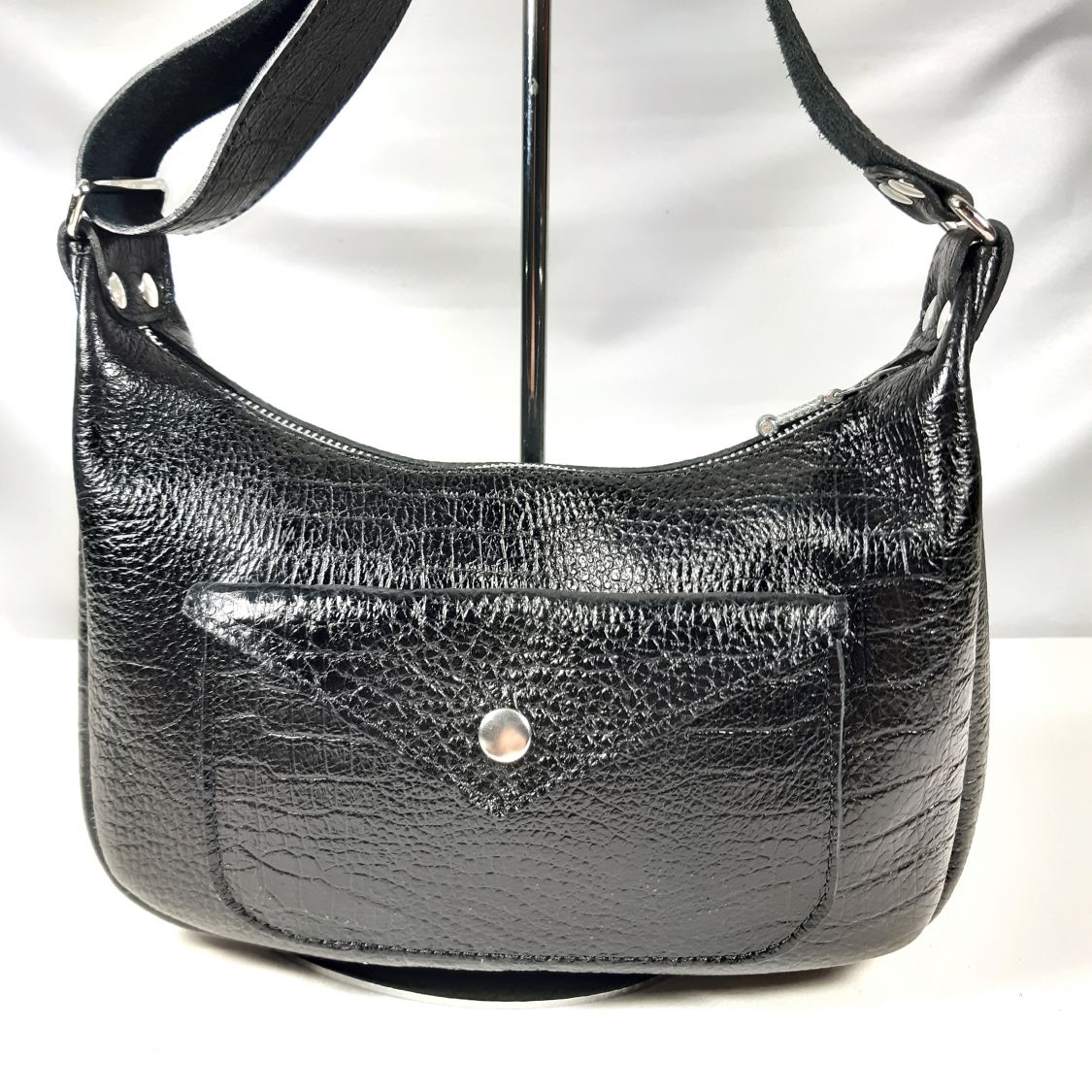 Sac demi lune zippé cuir de vachette noir