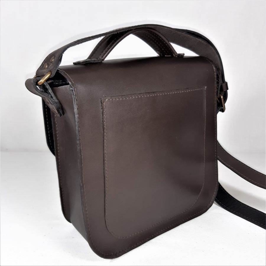 Bolso de piel de vacuno lisa para hombre.