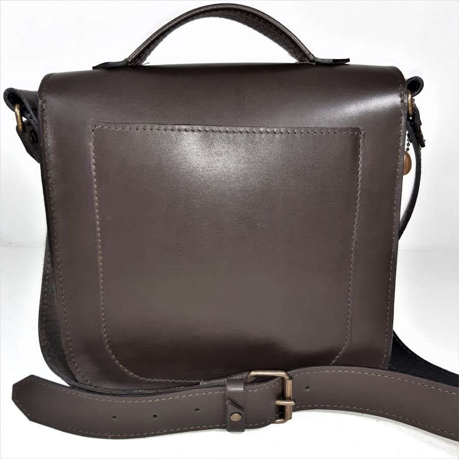 Bolso de piel de vacuno lisa para hombre.