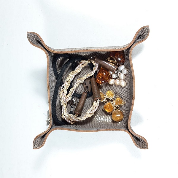 Bolsillo de piel, pr&aacute;ctico para guardar llaves, joyas, etc.