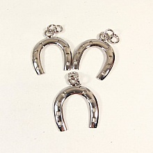 Lot de 3 grands pendentifs forme fer &agrave; cheval