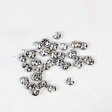 Lot de 45 cache noeud ou perle &agrave; &eacute;craser m&eacute;tal coloris argent 4mm.